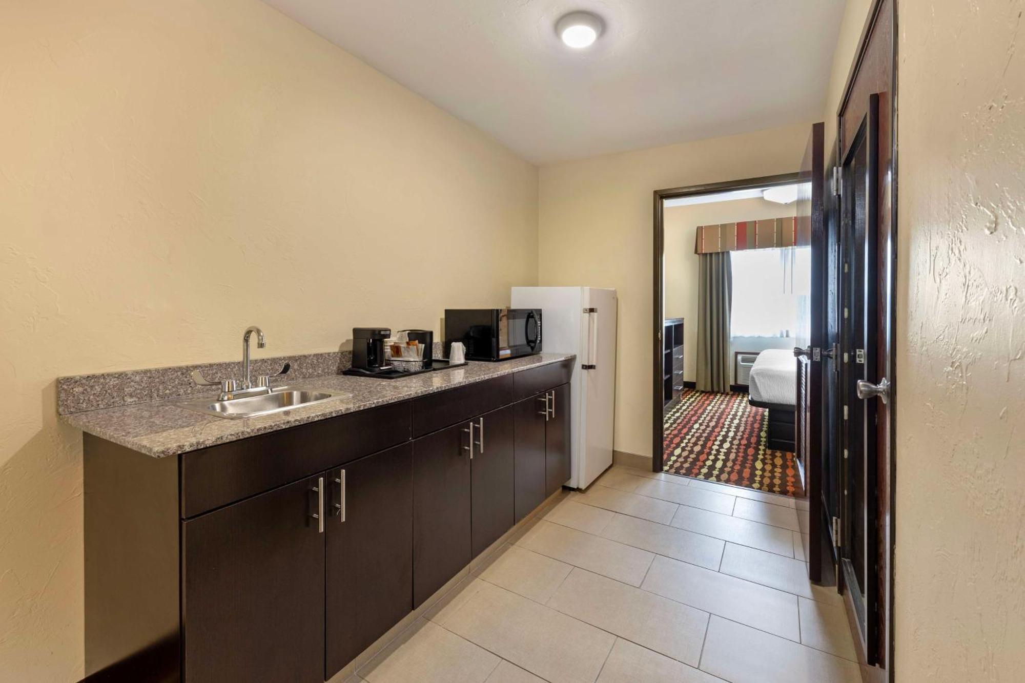 Best Western Greentree Inn & Suites Moore Exterior foto